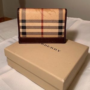 Burberry classic 'Nova Check' foldable card case. Very stylish and elegant gift!